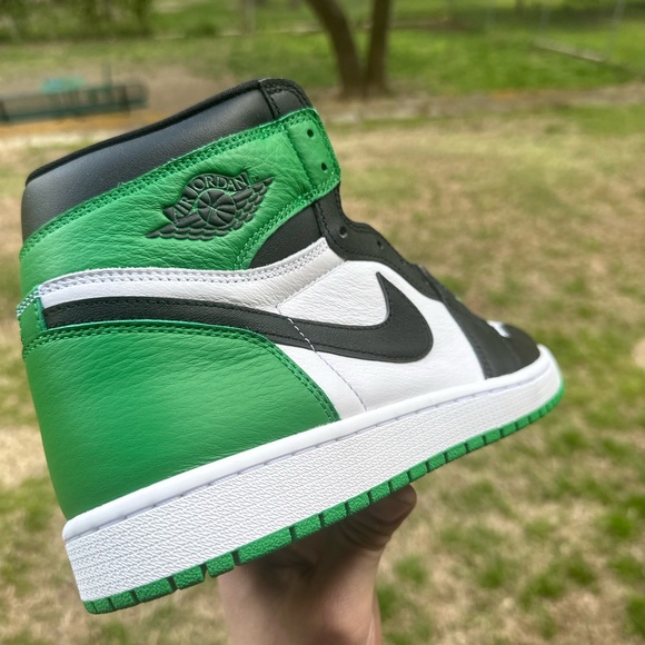 Air Jordan 1 Retro High OG - Picture 6 of 15